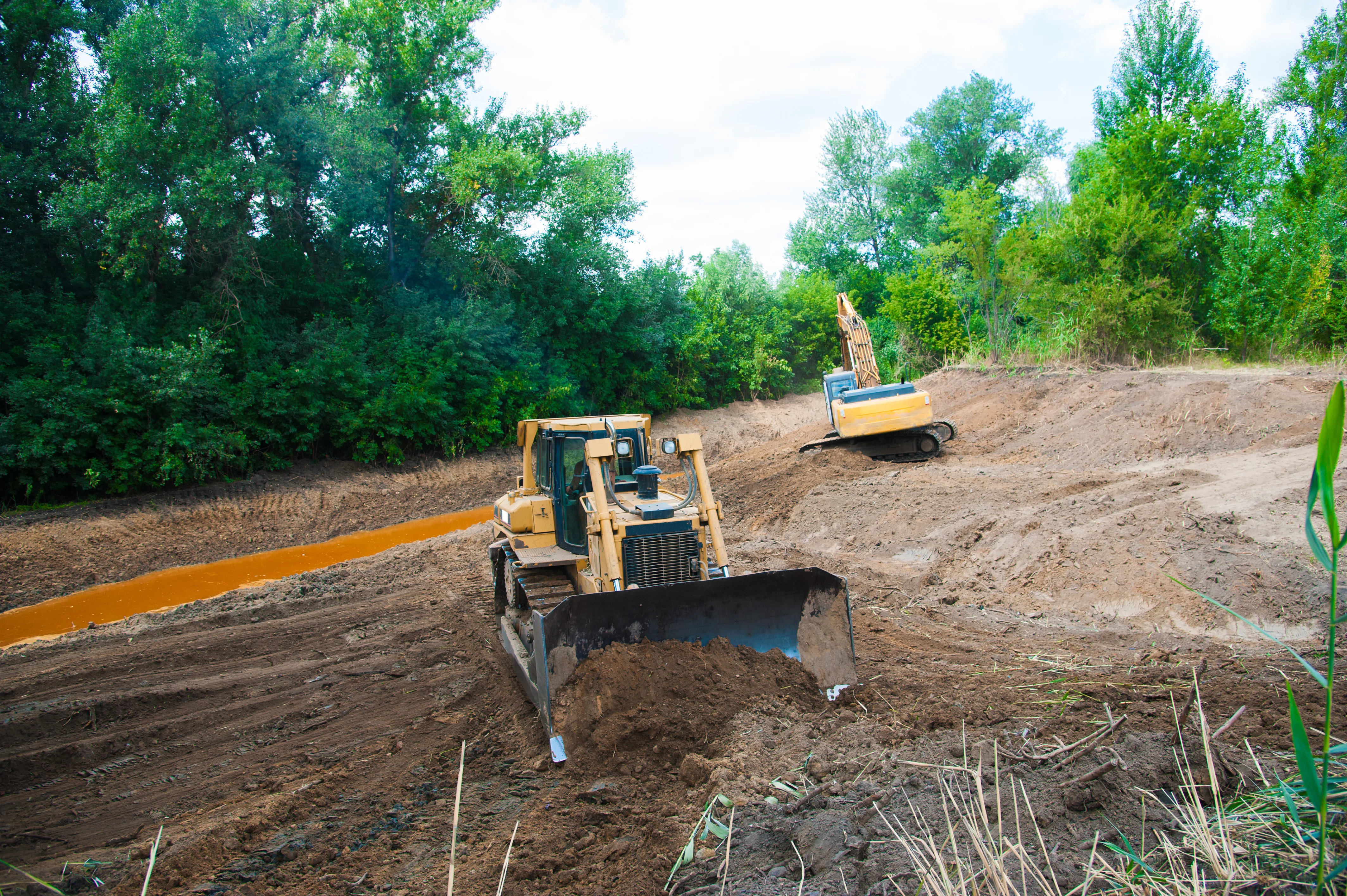 Professional site grading and land preparation for new construction in Lincoln Placer County with bulldozer and excavator